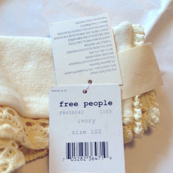 FREE PEOPLE NWT Rubies Crochet Lace Crew Socks Ivory Cotton One Size - Picture 8 of 8
